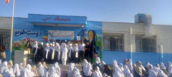 تجلیل  از پرستاران در دبستان سمیه 