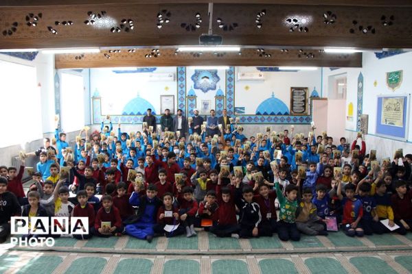 محفل نویسنده کتاب «فرمانده سری» در یزد