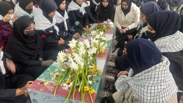 استقبال بی‌نظیر دانش‌آموزان تفرشی از قهرمانان گمنام هشت‌سال دفاع مقدس