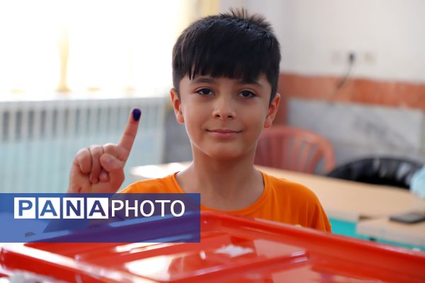 حضور پر شور مردم مشهد در چهاردهمین دوره انتخابات ریاست‌جمهوری 