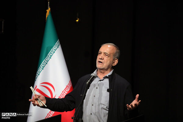 پزشکیان: «حافظ» تبلور روح انسان ایرانی و روایتگر امید است