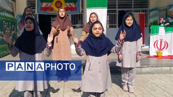 جشن اعیاد شعبانیه همزمان با دهه فجر در دبستان پنجم مهر ناحیه ۷ مشهد