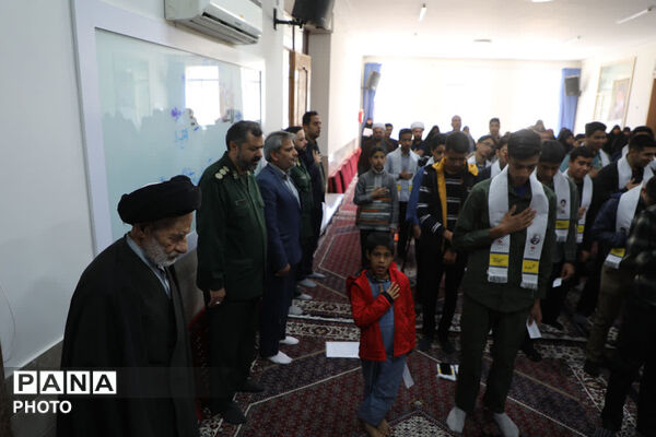 دیدار دانش آموزان بسیجی شهرستان بیرجند با نماینده ولی فقیه در استان