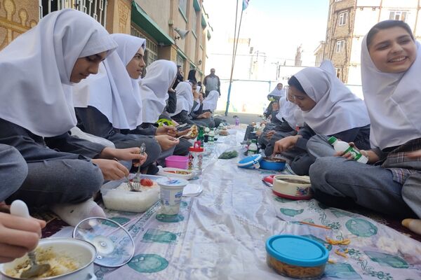 اردوی یک روزه درون مدرسه‌ای در دبستان دخترانه فردوسی 2 ناحیه یک اردبیل