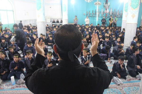 عزاداری دانش‌آموزان قم در آستان مقدس امامزاده سیدعلی(ع)