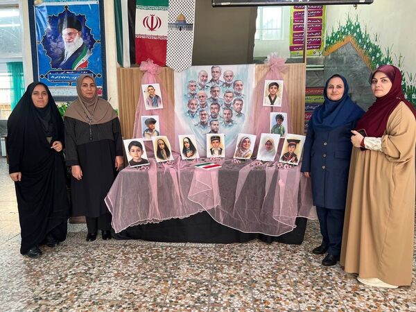 یادبود شهادت دانش‌آموزان شهید جنگ تحمیلی ۱۲ روزه در دبستان المهدی ناحیه 2 کرج 