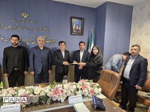 آیین سپاس معلم در آموزش و پرورش ناحیه ۴ تبریز