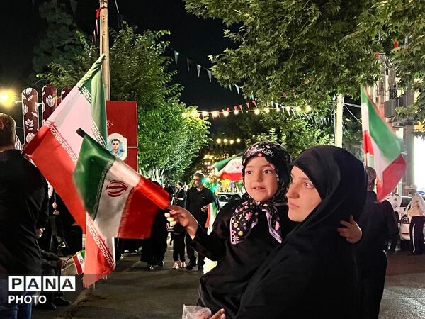 حضور باشکوه دانش اموزان و فرهنگیان در برنامه احلی من العسل