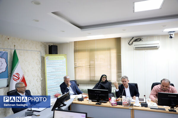 میزگرد علمی و آموزشی بررسی راهکارهای ارتقای کیفیت و تقویت مدارس دولتی