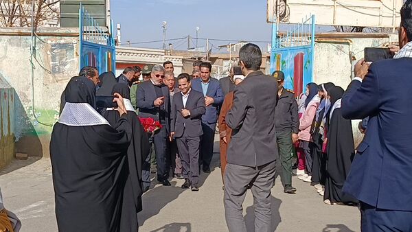 جشن انقلاب در مدرسه شهید بهمنی خلیل آباد