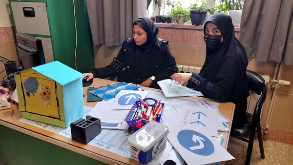 بیست و ششمین مانور سراسری زلزله و ایمنی در دبیرستان پروین اعتصامی ناحیه یک
