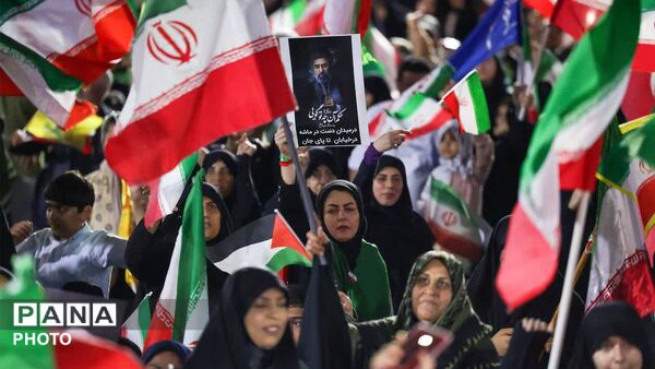 اشک و حماسه زیر یک علم