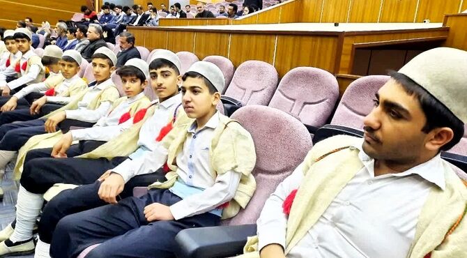 آیین تجلیل ازفرهنگیان و دانش‌آموزان کشور