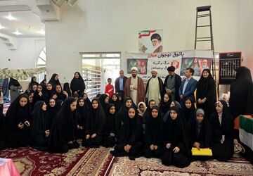 پاتوق نوجوان مبارز دختران شهر بهمن در مصلی نمازجمعه