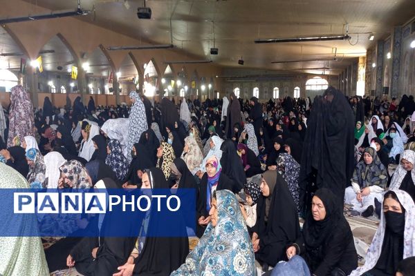 اقامه آخرین نماز جمعه ماه مبارک رمضان با حضور چشمگیر مردم یاسوج