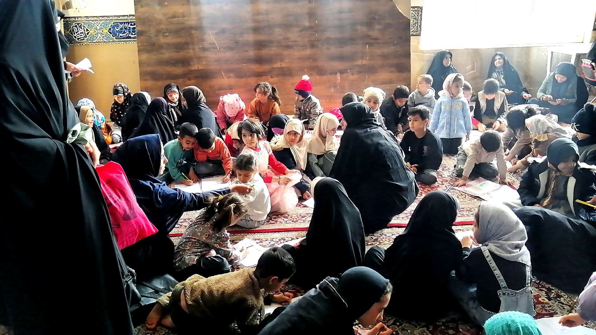 برپایی غرفه کودک در حاشیه نماز جمعه شهرستان کاشمر