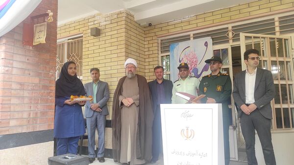 جشن سپاس معلم در دبیرستان قلم چی ۲