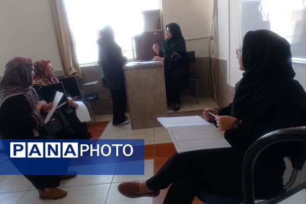 جلسه دیدار معلمان و اولیا در آموزشگاه پویش ناحیه ۳شیراز 