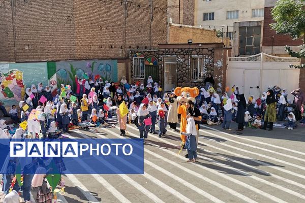 جشن روز دختر و روز جهانی کودک در دبستان زنده یاد قمصری