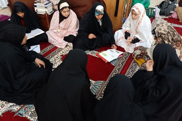 آخرین روز اعتکاف دختران در مسجد الزهرا شهر قیامدشت 