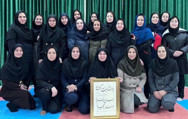 تجلیل از دانش‌آموزان قهرمان کشوری دبستان حاج عباس صفرپور