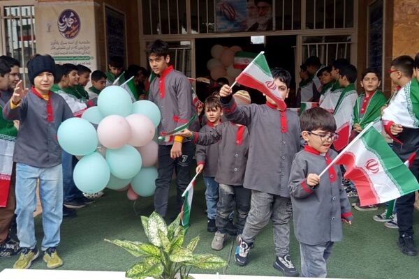 جشن پیروزی انقلاب اسلامی در مدارس رباط‌کریم