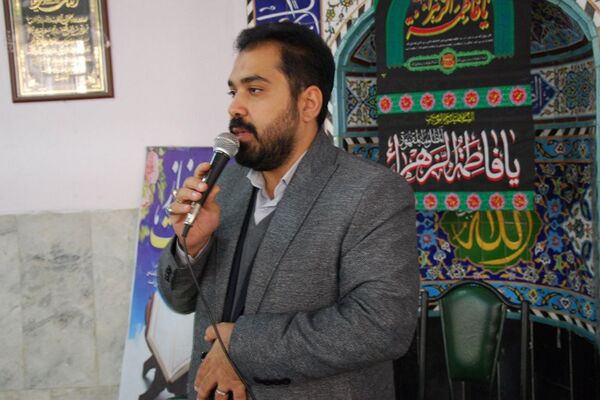 نماز جماعت به‌مناسبت هفته قرآن، عترت نماز در دبیرستان الغدیر ناحیه یک شهرری