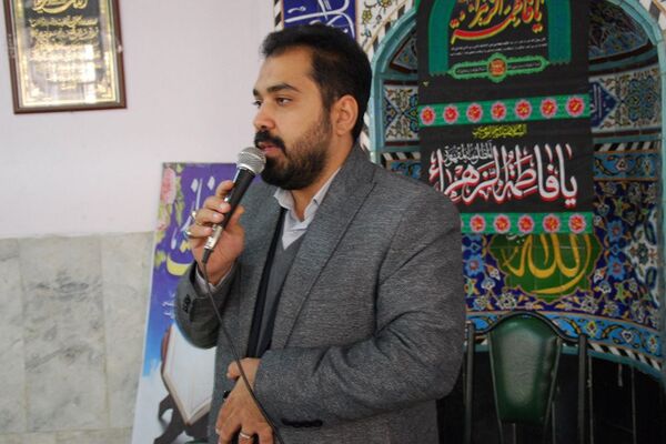 نماز جماعت به‌مناسبت هفته قرآن، عترت نماز در دبیرستان الغدیر ناحیه یک شهرری