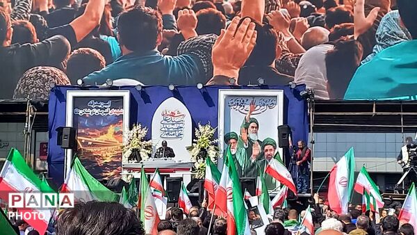 تشیع شهدای ناوشکن دنا و شهید لاریجانی در تهران