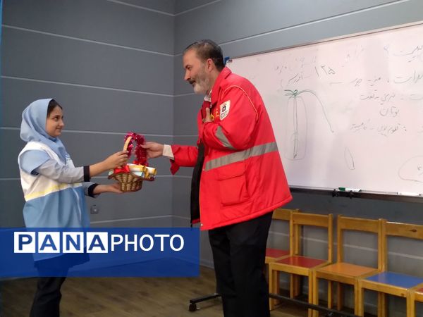 کارگاه آموزشی اطفای حریق در دبستان آرمینه مصلی‌نژاد ناحیه ۶ مشهد 