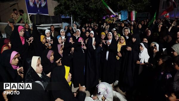 حضور خادمان امام رضا(ع) و پرچم متبرک آستان قدس در اجتماعات شبانه شهر صفی آباد