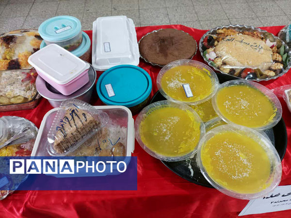 جشنواره غذای سالم در دبیرستان محدثه قم