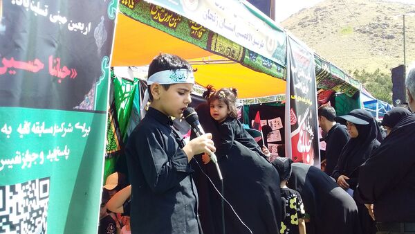 مشارکت دانش‌آموزان و فرهنگیان در اجرای برنامه‌های فرهنگی مسیر پیاده‌روی جاماندگان اربعین