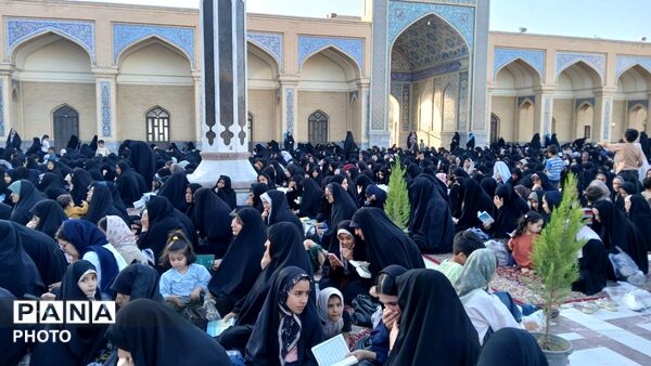 قرائت دعای عرفه در زیارتگاه شهید آیت الله مدرس