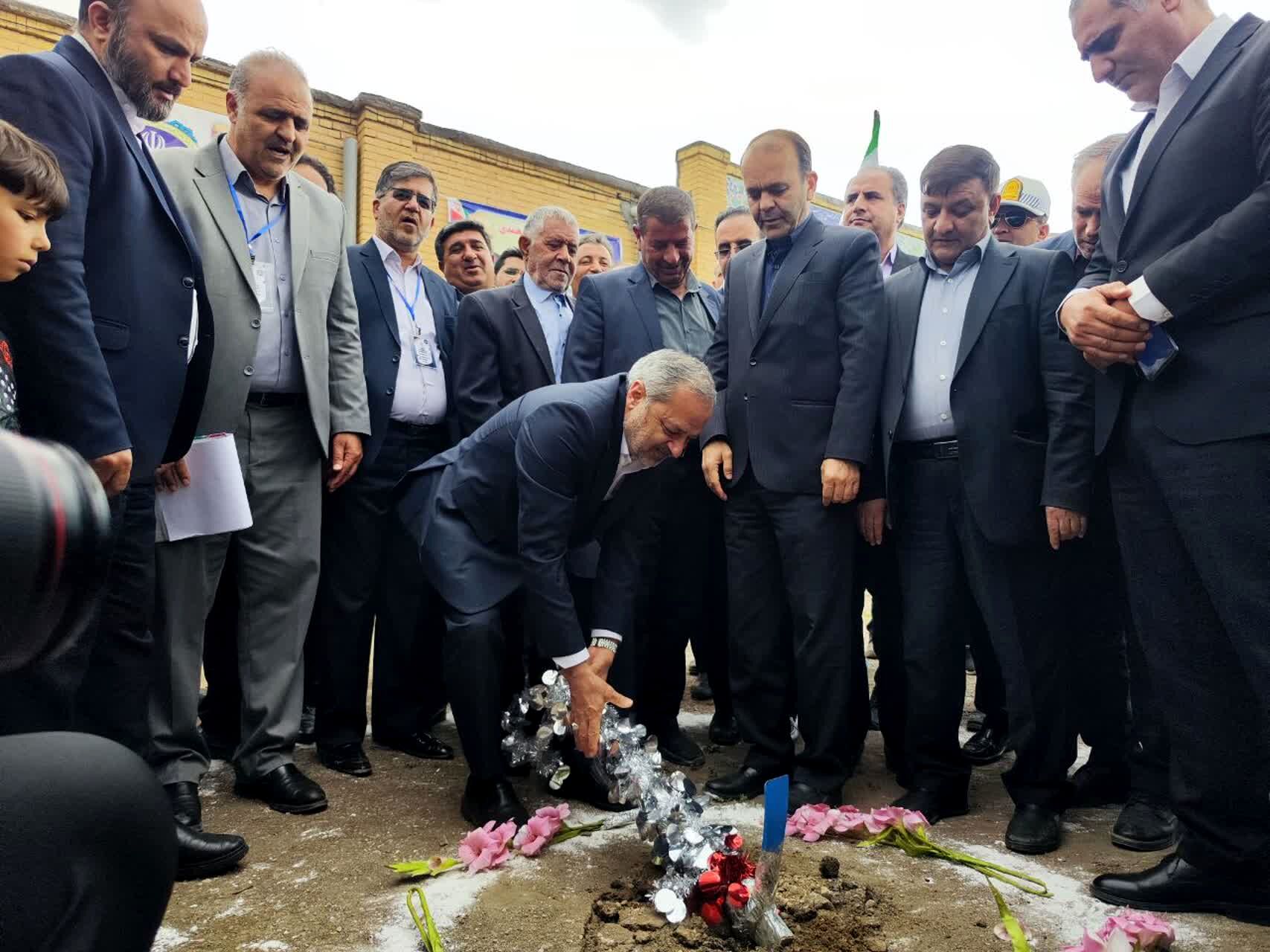 آغاز ساخت دو مدرسه خیرساز در مهربان آذربایجان شرقی با حضور وزیر آموزش و پرورش  