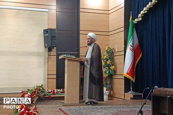 تقدیر از دانش آموزان فرهیخته مدرسه عطیه