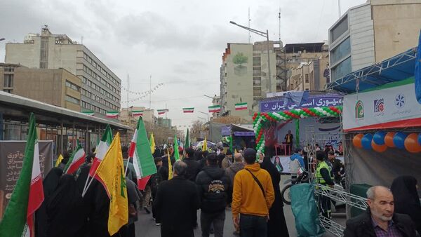 راهپیمایی ۲۲ بهمن با حضور پرشور مردم انقلابی در تهران