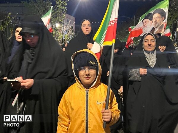 تجدید بیعت مردم کرج  با سومین رهبر انقلاب در تجمعات مردمی