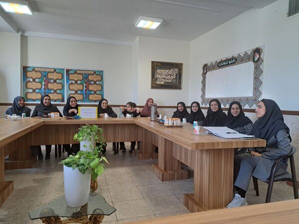 دبستان شقایق‌ها در بخش صفادشت با تجهیز و زیباسازی مدرسه به استقبال ماه مهر رفت