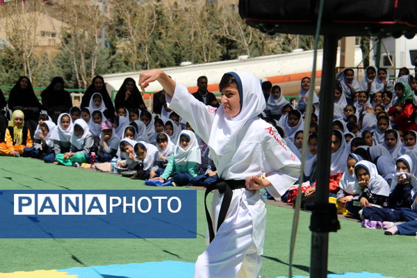 المپیاد ورزشی در دبستان غیرانتفاعی امام صادق(ع) شهرکرد