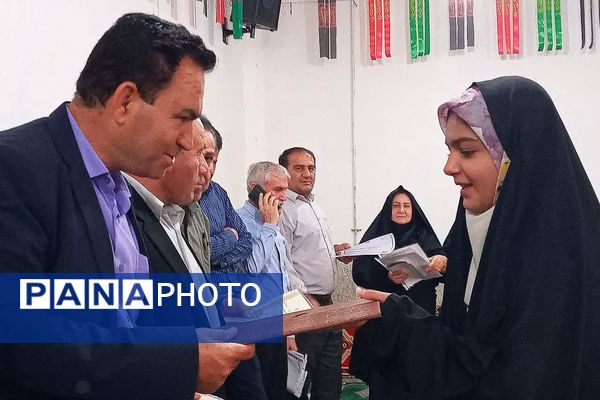 محفل انس با قرآن و آیین تجلیل از دانش‌آموزان برتر مسابقات قرآن در شهرستان باشت