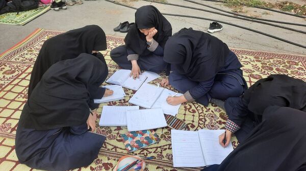 ضیافت افطاری در دبیرستان هیات امنایی فیض کاشانی