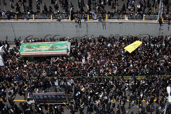 تشییع شهدای خدمت در تهران 