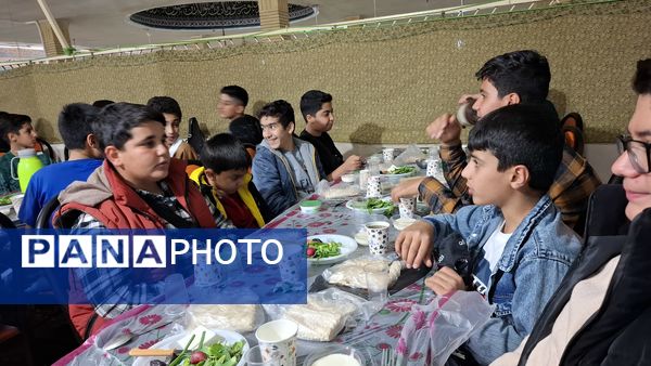 افطار دوستانه دبیرستان ملاصدرا؛ لحظاتی به یادماندنی برای دانش‌آموزان