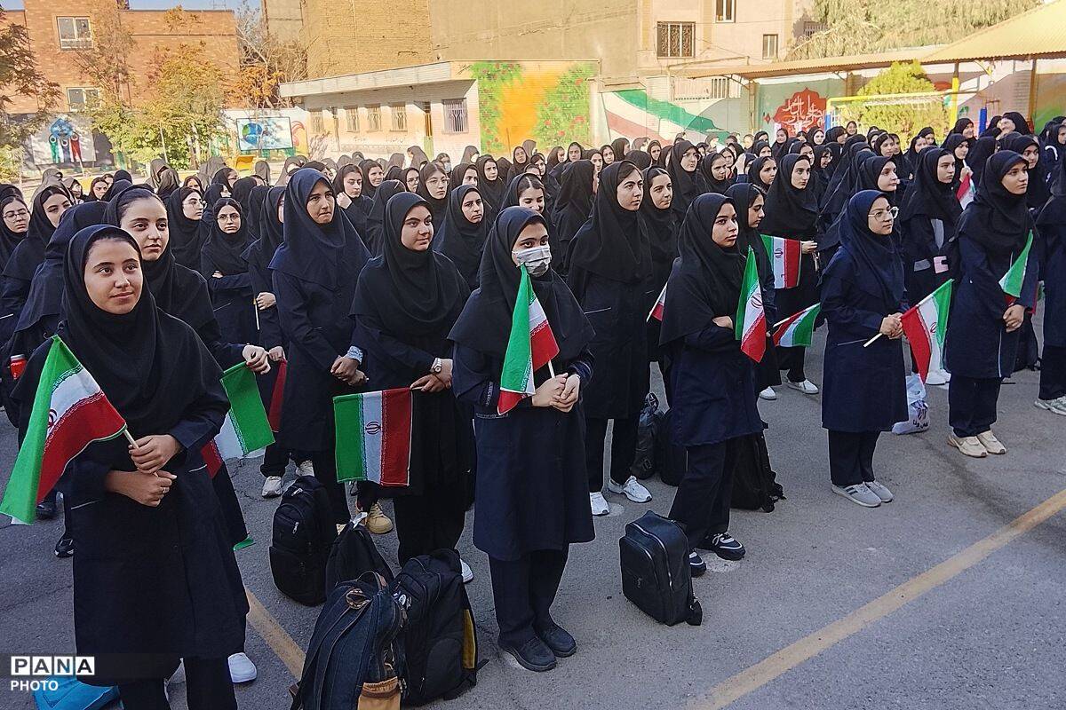 پرچم ایران بر فراز آغاز سال تحصیلی در شاهد مرضیه