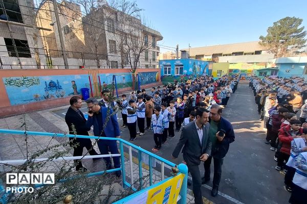 توزیع شیر رایگان در دبستان علی‌اکبر طالبی شهرری