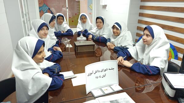 تمرین مسئولیت پذیری و گسترش فرهنگ مشارک جویی با جلسه شورای دانش آموزی