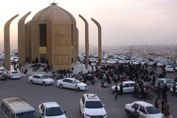 زمزمه عاشقانه دعای عرفه در یادمان 14 شهید گمنام کوه خضر نبی(ع)