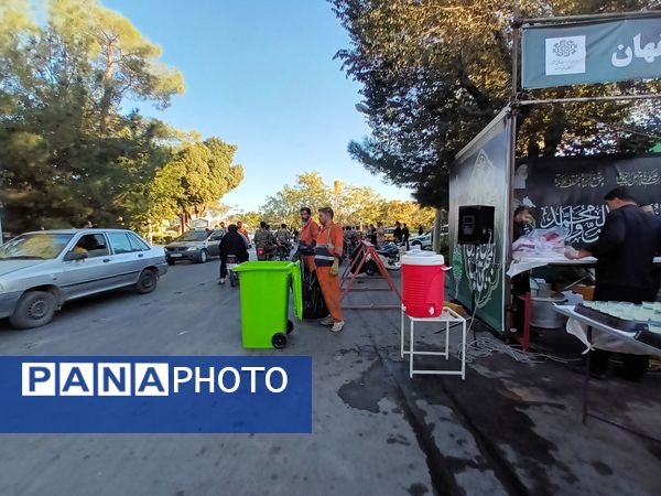 برپایی آیین خطبه‌خوانی خادمین حرم رضوی در روز شهادت امام رضا(ع) در اصفهان