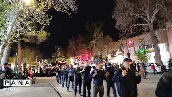  اجتماع پرشور مردم روستای شوریاب در فلکه ایران
